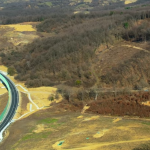 VIDEO Constructorii pregatesc zona pentru demararea lucrarilor la Tunelul Meses