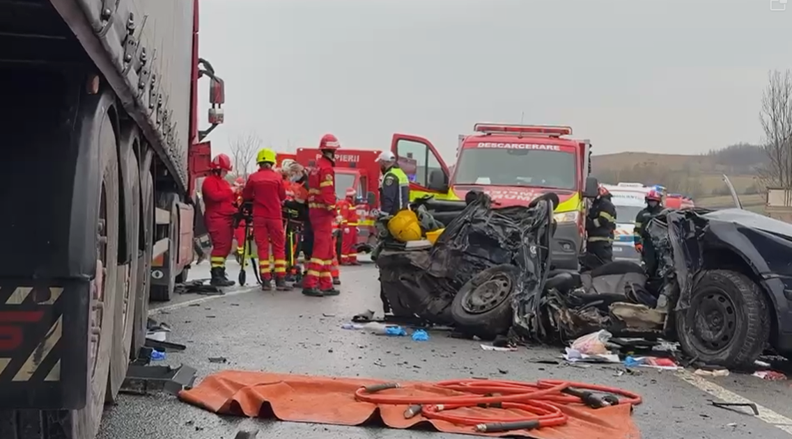 video victimele tragediei dintre zalau si cluj au fost identificate doi adolescenti de 16 si 17 ani printre cei decetati