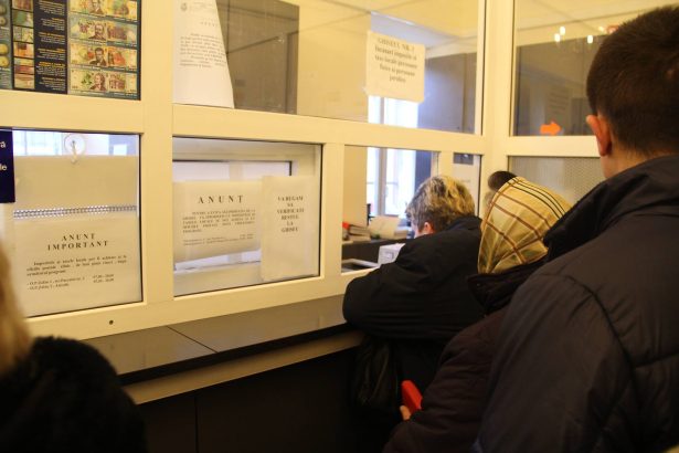 Aglomeraie la ghiee n Zalu peste 2000 de contribuabili isi platesc taxele si impozitele saptamanal