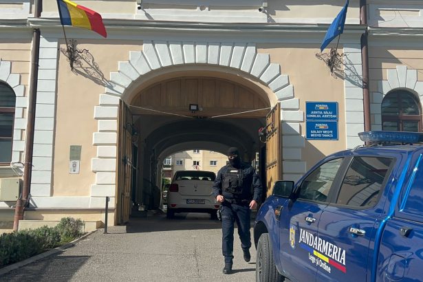 Directorul Consiliului Judetean Salaj acuzat de DNA de primirea unei spagi de 5000 de euro avea un salariu de 2500 de euro pe luna