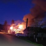 FOTO Primaria Dobrin a fost cuprinsa de flacari Incendiul a afectat o suprafata de peste 100 de metri patrati