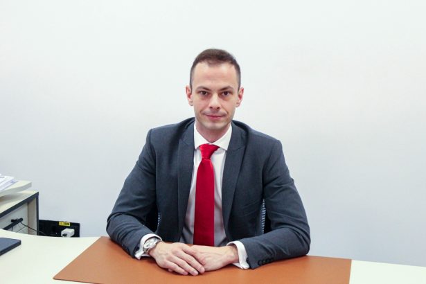 Medicul Mihnea Prundeanu directorul Spitalului Orasensc dr Traian Herta din Jibou va transmite urari de Paste Fericit