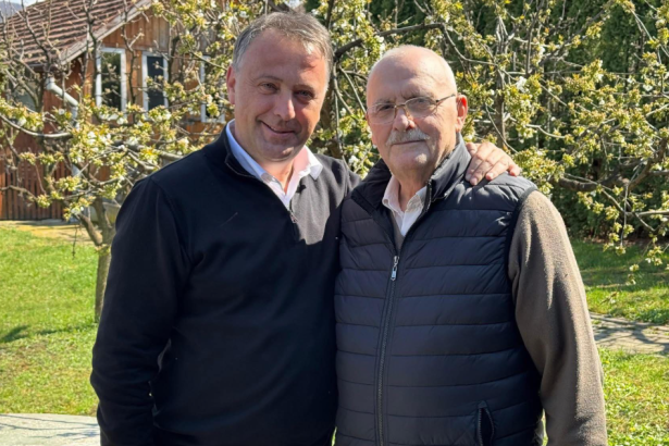 Momente emotionante trite de primarul Zalaului Florin Florian cu ocazia implinirii a 80 de ani de catre tatal su