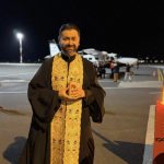 Preotul Adrian Onica a ridicat Sfanta Lumina si o indreapta spre Salaj