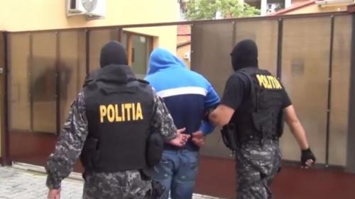 Un recidivist a fost arestat de Paste dupa ce a agresat un policist de la Sectia Zalau cu o sticla