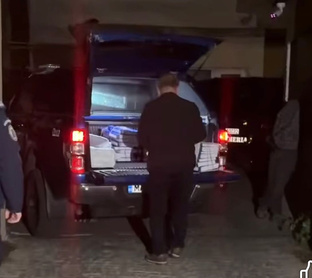 VIDEO Un portbagaj plin de documente ridicat de la patru birouri importante ale Consiliului Judetean Salaj