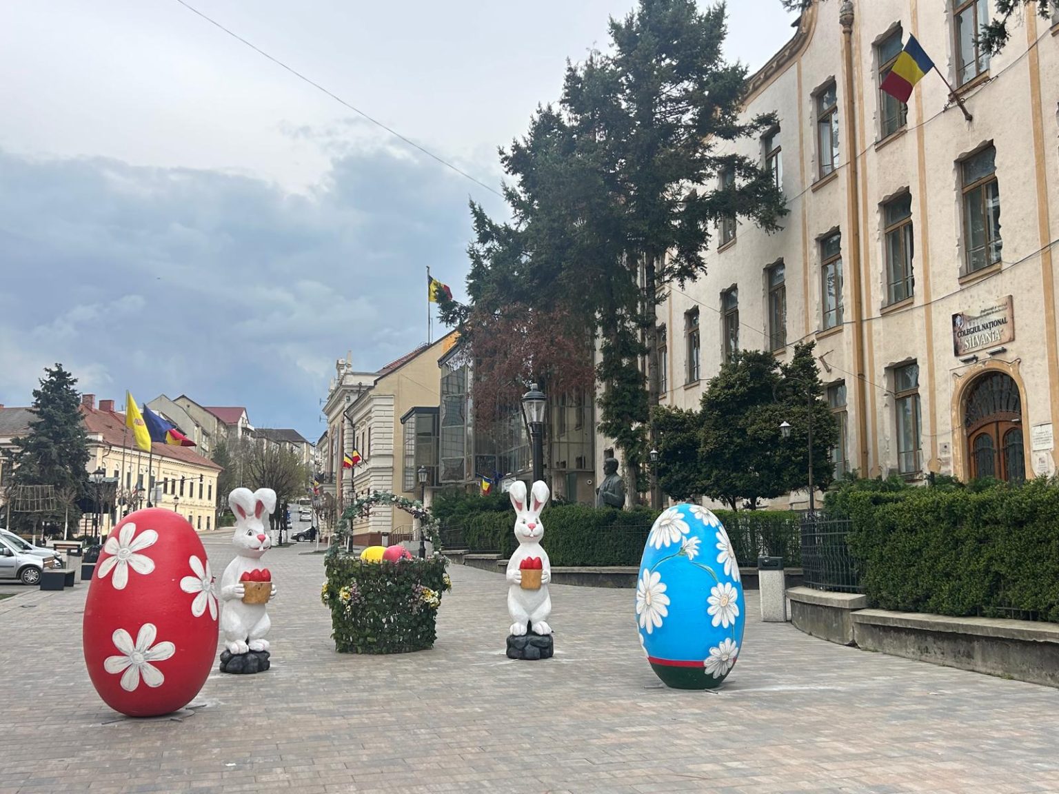 Zalau ul se pregateste pentru Paste decoratiuni festive in diverse locuri din oras