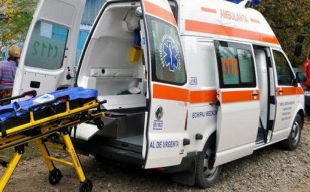 Accident in lant la iesirea din Zalau doua persoane transportate la spital