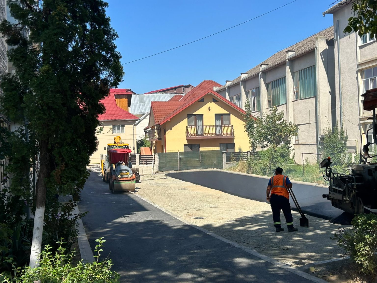 Citadin amenajeaza o noua zona de parcare in locul fostelor garaje din Zalau