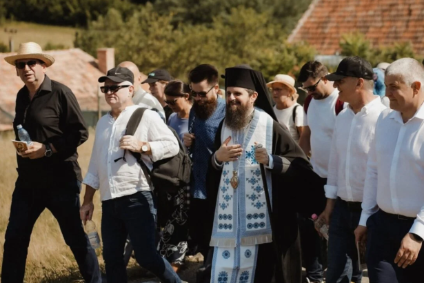 Credinciosii din Salaj incep astazi pelerinajul catru Manastirea Stramba
