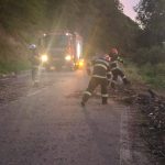 FOTO Drum judecean din Salaj BLOCATI dupa furtuna de aceasta seara