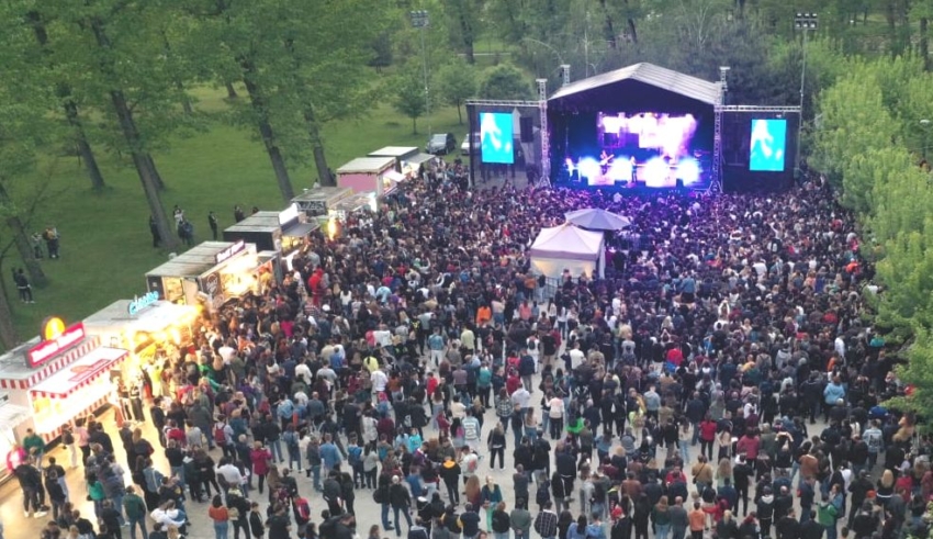 Festival in Poiana Aghires Zile pline de activitati muzica electronica si distractie