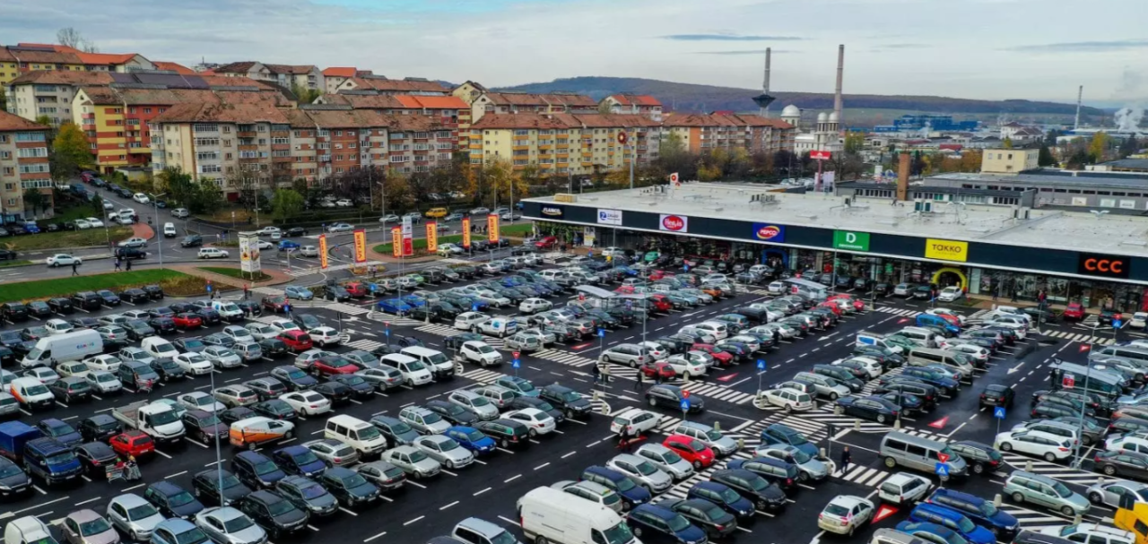 O femeie a furat haine si parfumuri in valoare de peste 900 de lei din Zalau Value Center