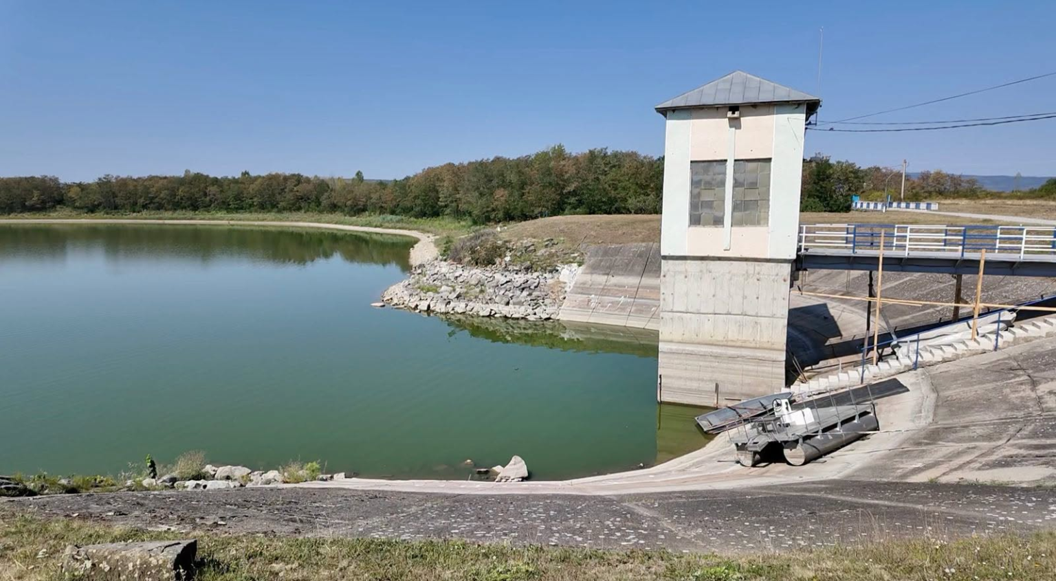 Situatie CRITICA la Lacul Varsolt Apele Romane au impus restrictii din cauza scaderii volumului de apa sub 30