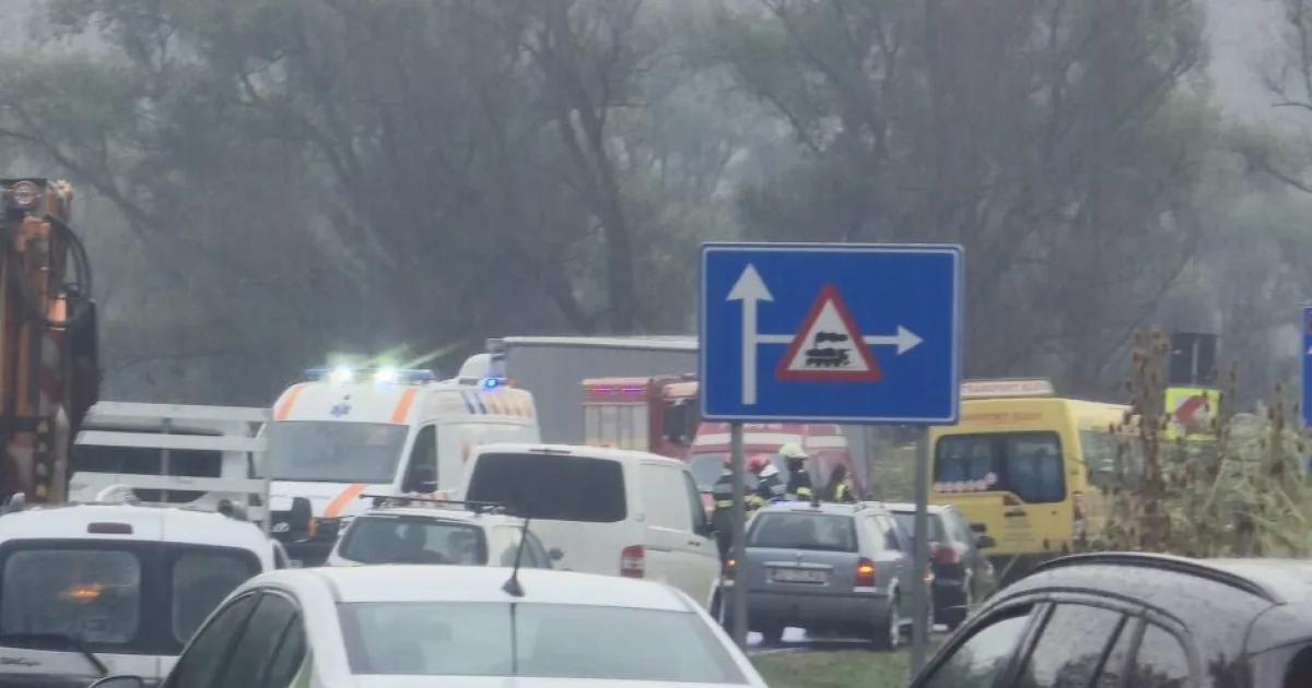 ACCIDENT cu microbuz școlar plin de elevi, între Var și Jibou