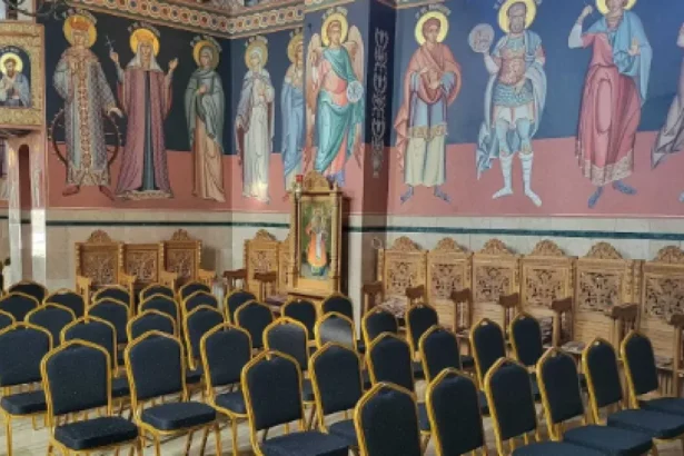 Scandal la Zalău: loc rezervat în biserică, dispută online