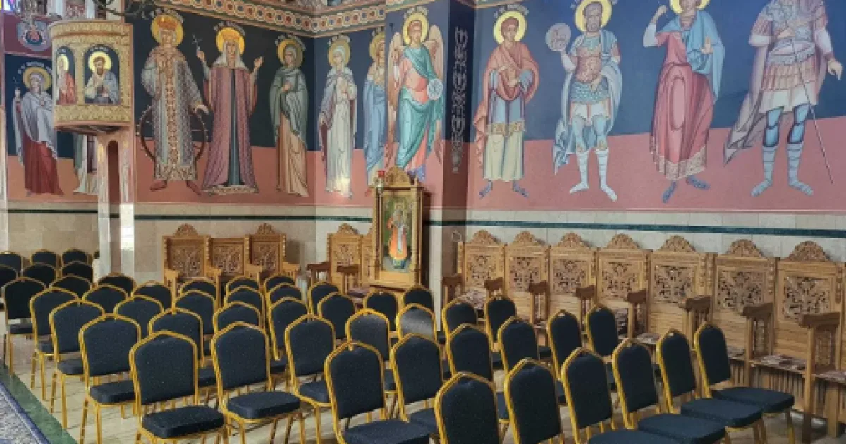 Scandal la Zalău: loc rezervat în biserică, dispută online